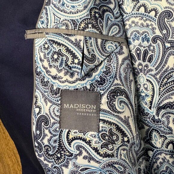 SOLD‎ ON ANOTHER PLATFORM - Posh is not letting me remove this listing - Picture 9 of 11